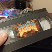 Doom gira anche sulle videocassette! Il curioso esperimento di un modder