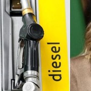 Caro carburanti, Meloni: «Pronti a intervenire con le accise mobili»