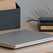 Ikea lancia una sveglia minimal, che fa anche da termometro e caricatore wireles