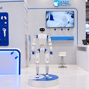 Robot open source RP1: alla presentazione si poteva prenderlo a calci