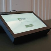 Tablet vecchi e 23 milioni di euro spesi: la fine delle voting machine in Lombar