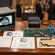 Apple-1, venduto per oltre un milione di dollari un raro esemplare firmato da Wo