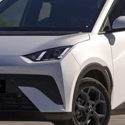 BYD Dolphin Surf, la piccola elettrica "si fa in cinque" e si rinnova dentro
