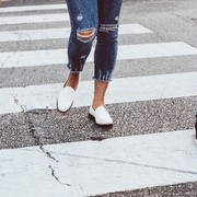 Pedoni, la stretta del nuovo Codice: stop prima di attraversare e giubbotto di n