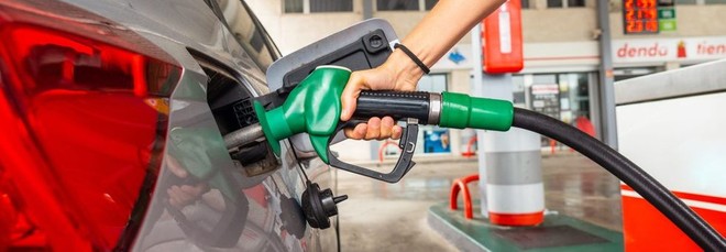 Carburanti, lo sconto non basta: solo 1 distributore su 4 tiene il diesel sotto 2,20 euro
