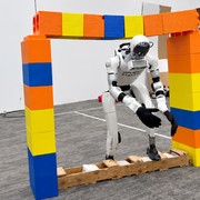 PASSAGE insegna ai robot umanoidi a muoversi tra gli ostacoli