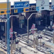 Retromarcia al casello: con il nuovo Codice della Strada sarà consentita in un u