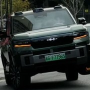 La ganascia non è un problema: in Cina un SUV BYD viaggia su tre ruote