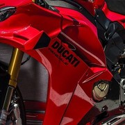 Ducati Panigale V4 2027: più cavalli e segreti da MotoGP, prezzo da 29.390 euro