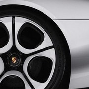 La nuova Porsche Mission S paparazzata in strada: le immagini fanno sognare