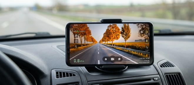 Un vecchio smartphone Android diventa una dash cam. Basta un'app