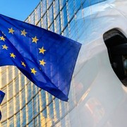 Auto termiche, si va oltre il 2035: l'UE rivede i tagli alle emissioni di C