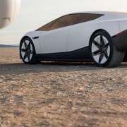 È un caccia o un&rsquo;auto? La Tesla Roadstar mostra un'interfaccia per pi