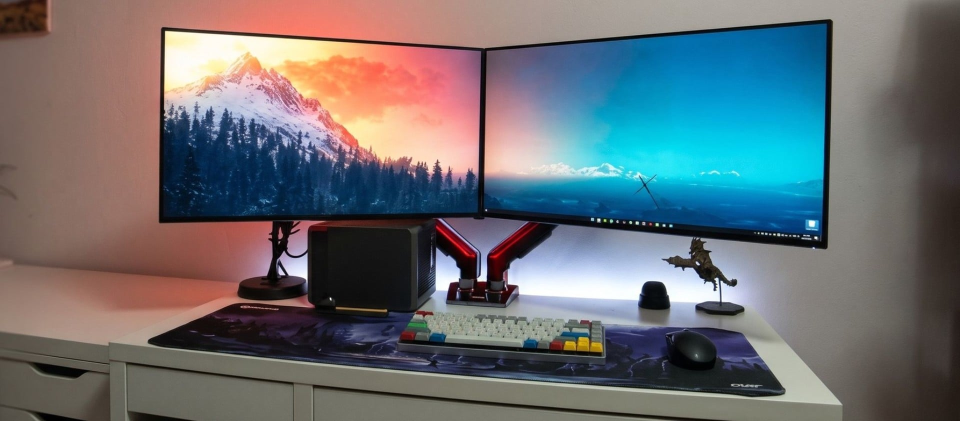 Due monitor, meno ingombro: questo braccio doppio è maxi scontato su Amazon