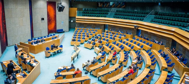 Paesi Bassi, il governo vuole tagliare 25.000 posti di lavoro puntando sull'IA
