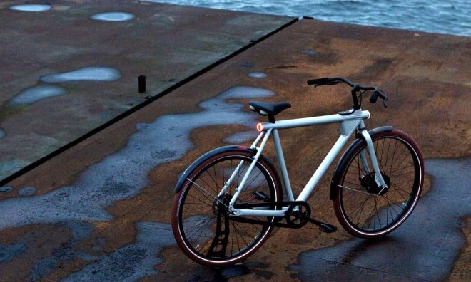 Vanmoof presenta la bicicletta elettrica di design, con antifurto GPS  (video) 