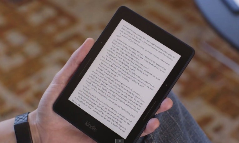 Il Kindle più conveniente migliora ancora: più sottile e leggero e