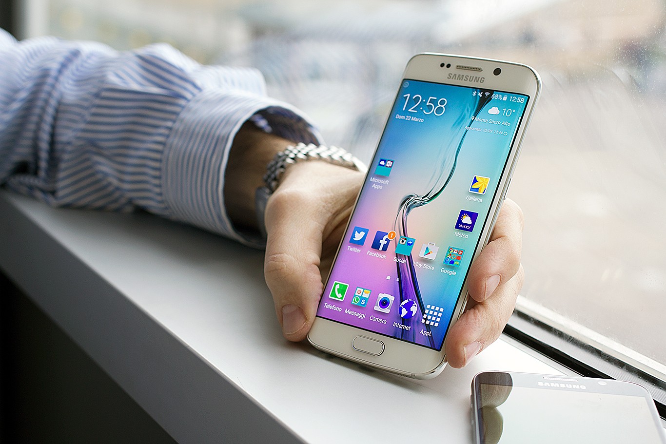 Самсунг росо. Galaxy s6 Edge. Samsung Edge 1. Samsung Galaxy s6 Edge обзор. Самсунг it.