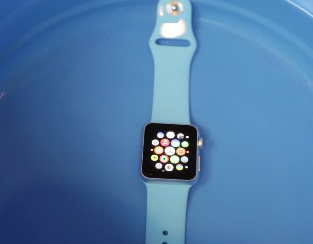 Apple Watch un test in piscina conferma l impermeabilit all