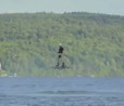 Record hoverboard: quest'uomo riesce a stare su un drone per 275m
