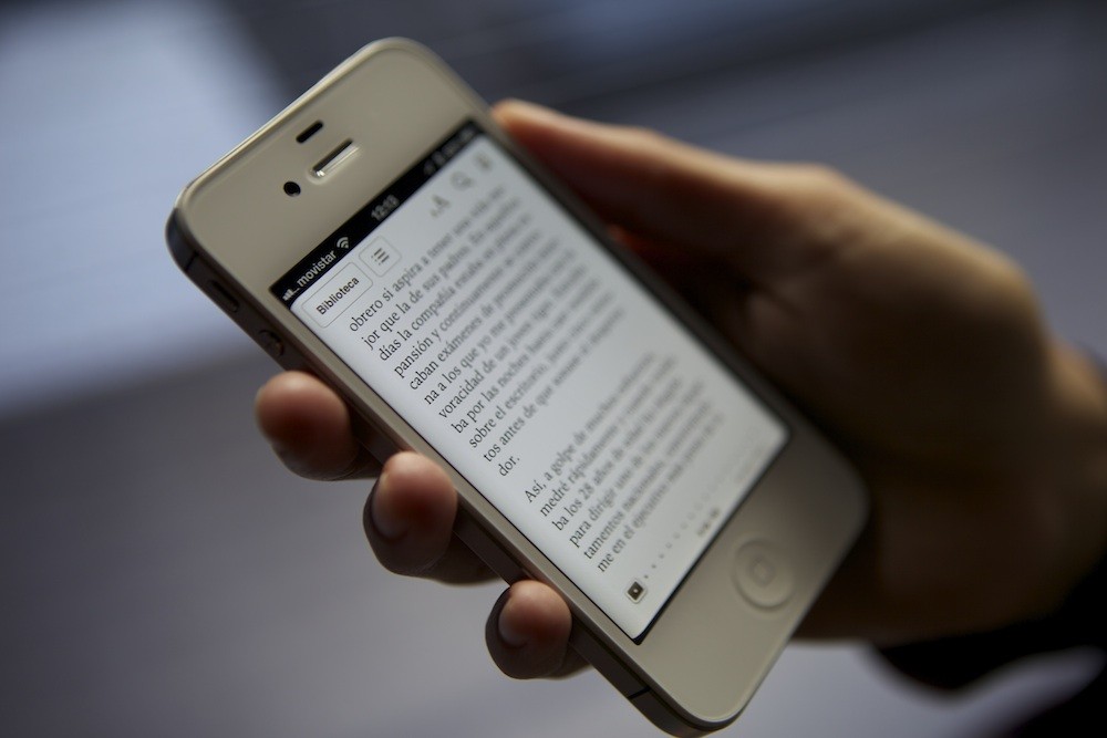 Gli smartphone sono sempre più utilizzati per la lettura di libri in