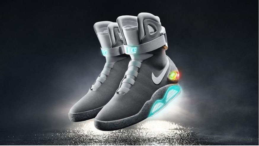 Nike presenta le scarpe autoallaccianti 'Mag' e le consegna a Michael J.  Fox | Agg Video - HDblog.it
