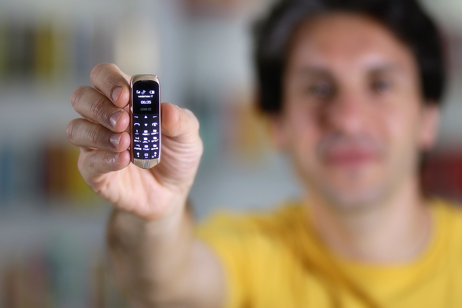 LONG-CZ J8 è il Cellulare GSM più piccolo al mondo