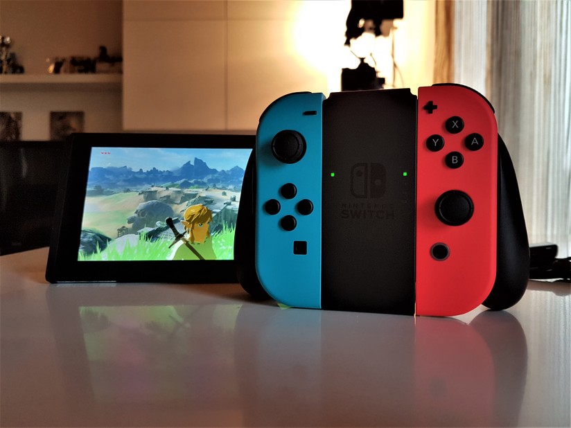 Console Nintendo Switch in offerta su  al miglior prezzo di 265 euro 