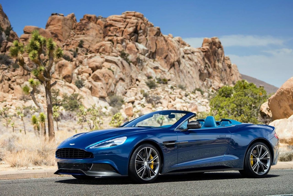 Aston Martin Vanquish Volante la nuova super cabrio