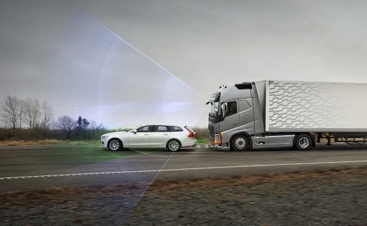 Volvo Trucks sistema anticollisione sempre più efficace