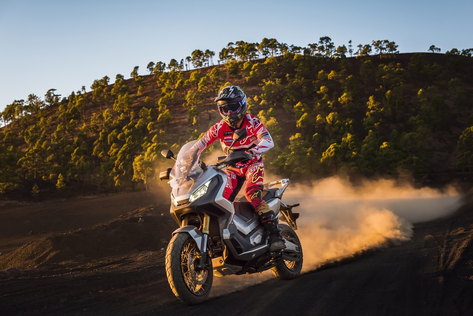 Honda XADV 2018 più tecnologico e ora per patente A2