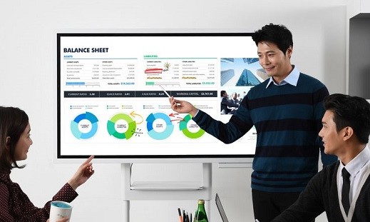 Samsung al CES 2018 con una lavagna digitale mobile per uffici e sale  conferenze 
