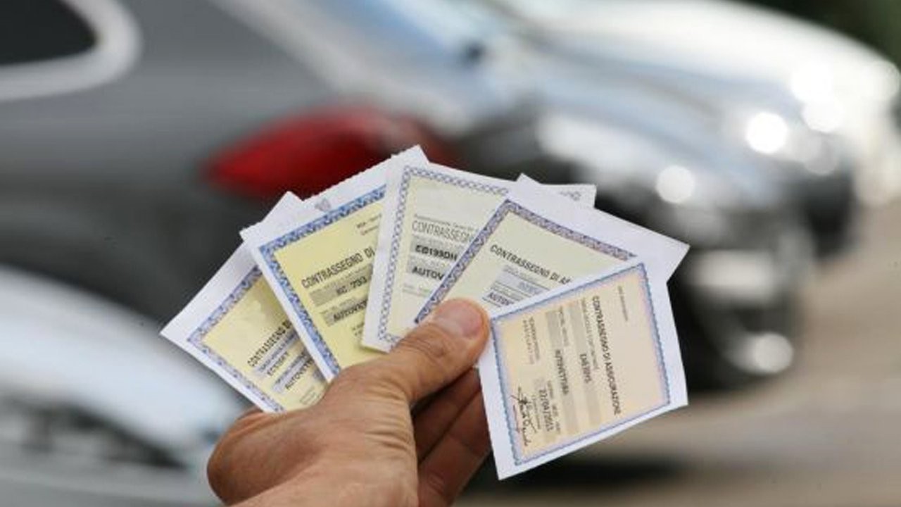 Tarifas de seguros de automóviles, comité de alerta de precios celebrado