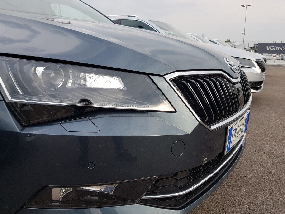 Skoda Superb: ADAS e Traffic Jam Pilot di serie dalla Style, prime ...