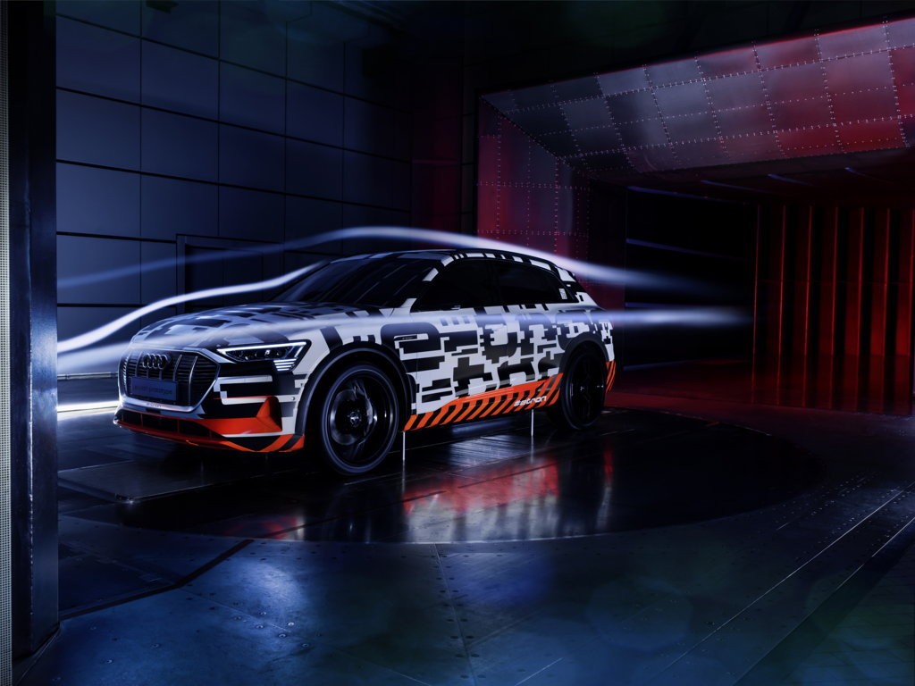 Audi e-tron: telepass integrato nello specchietto per USA e Canada 