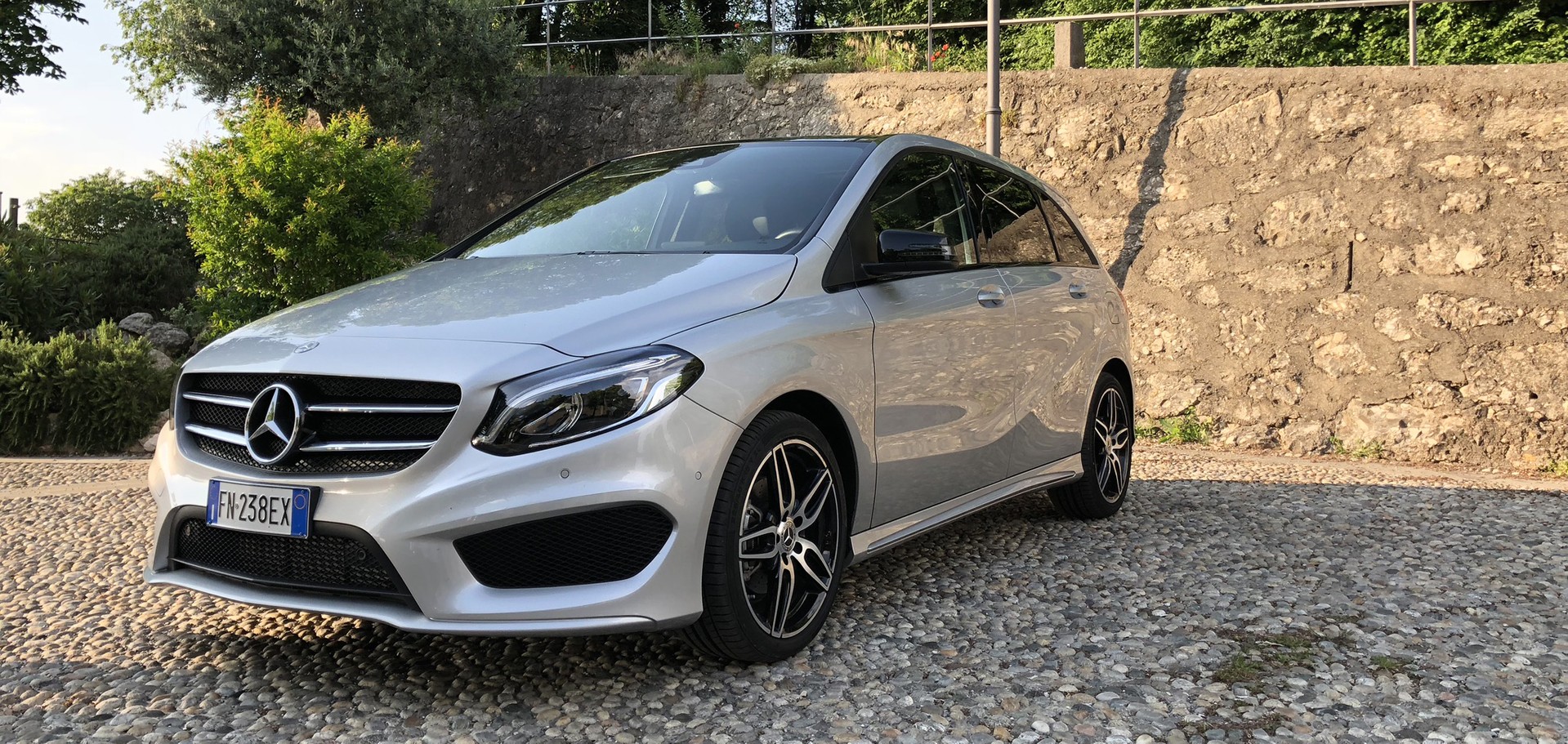 Mercedes-Benz Classe B 180 D Premium Tech: Recensione E Prova Su Strada ...