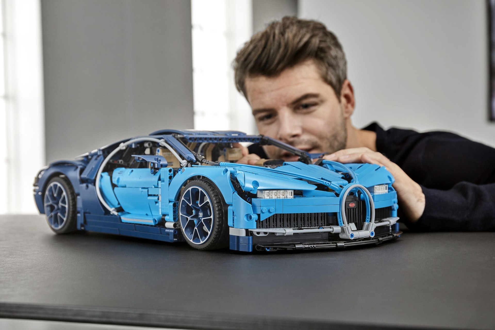 L'auto Bugatti Chiron di mattoncini Lego