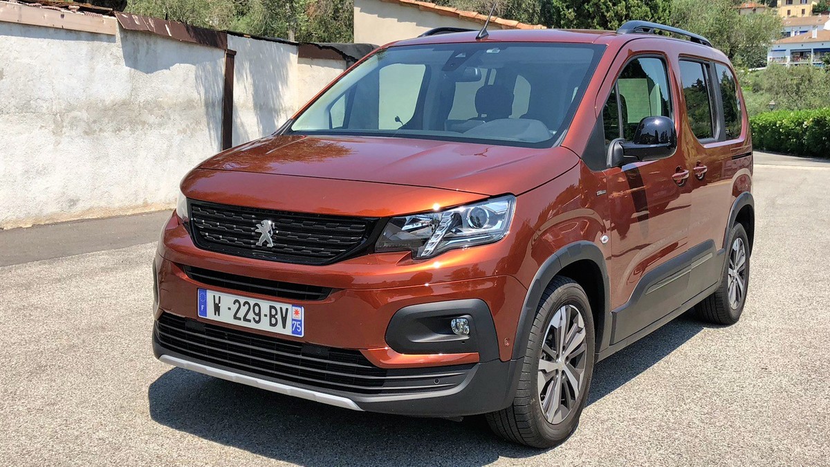 Peugeot 5008, nuovo design per il SUV di successo a 7 posti: test-drive