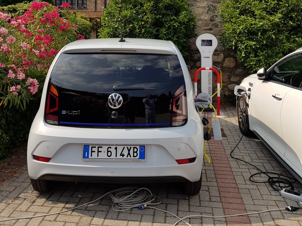 Ricarica Volkswagen Nuova e-up! (36.8 kWh) - e-Station