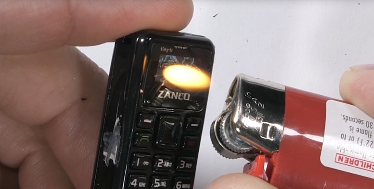 Tiny T1, il telefono più piccolo al mondo nelle grinfie di