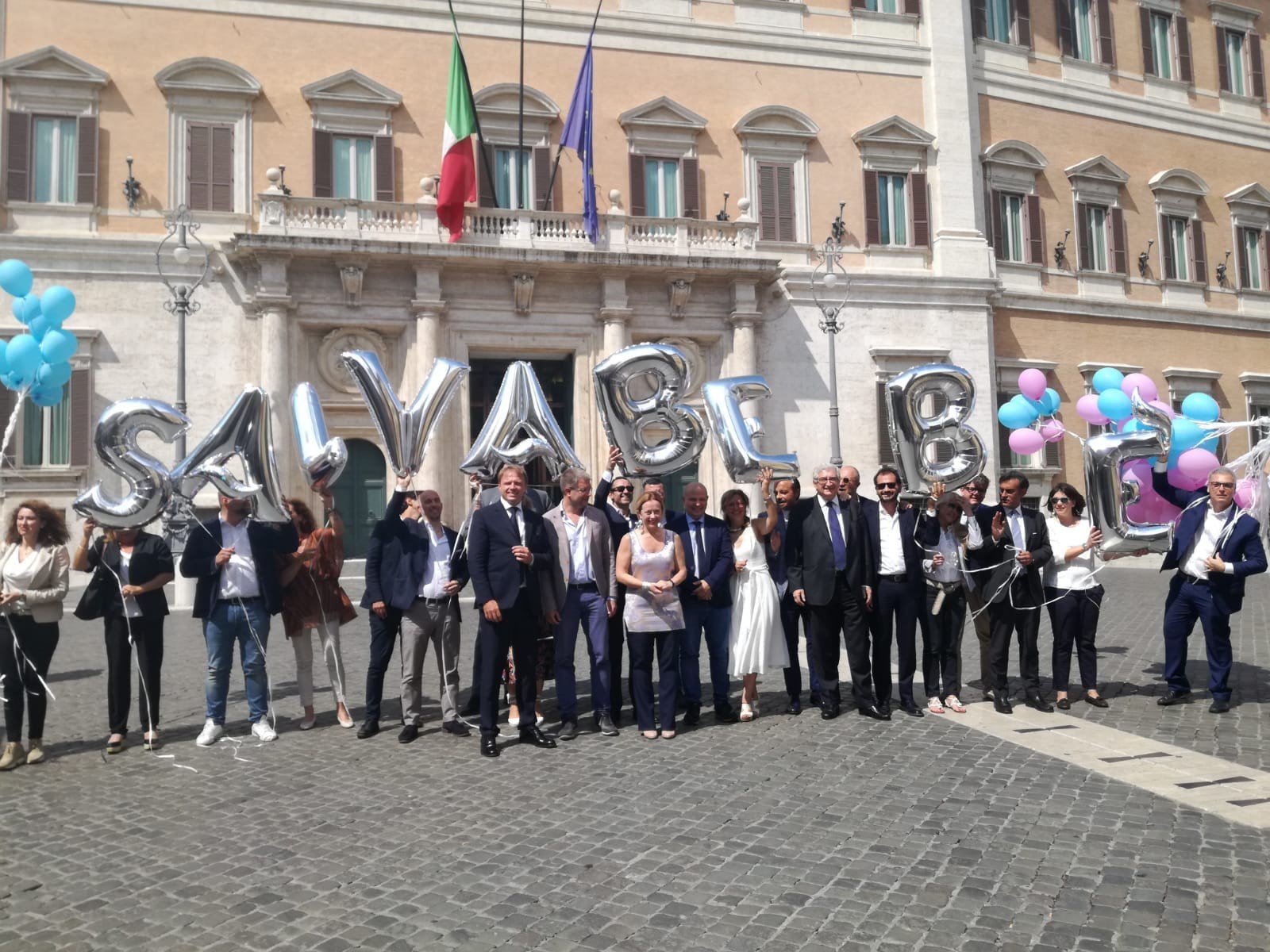 É in vigore l'obbligo dei seggiolini auto antiabbandono - Baby Planet Shop  Online