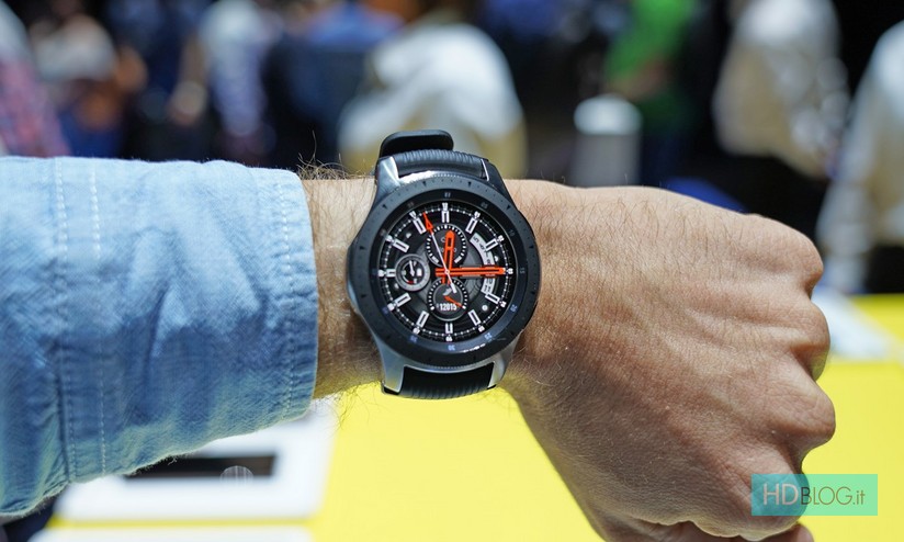 Samsung Galaxy Watch aggiornato in Italia: miglior durata della batteria e  non solo 