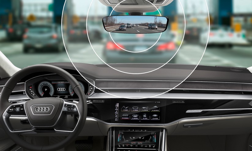 Audi e-tron: telepass integrato nello specchietto per USA e