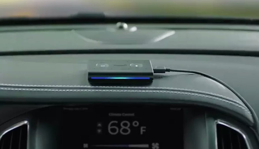 Echo Auto ufficiale: Alexa sale in ogni macchina 