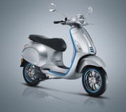 Vespa 50 Special-E di Garage Italia Customs: la nuova vita di un'icona