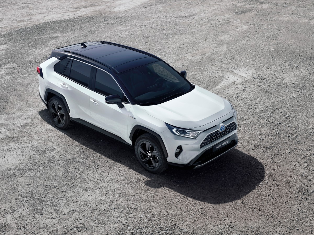 Nuovo Toyota RAV4 il SUV ibrido debutta in Italia con prezzi da 34.550