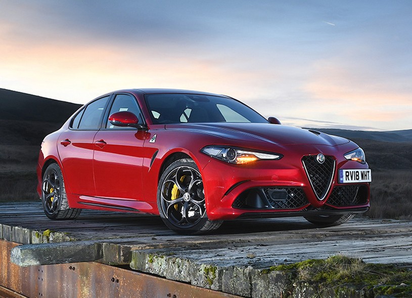 Alfa Romeo aggiorna il suo Quadrifoglio: ultima occasione prima della fine  della produzione - ItalPassion