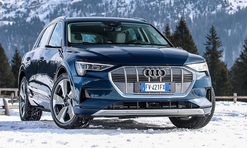 Audi e-tron: telepass integrato nello specchietto per USA e Canada 