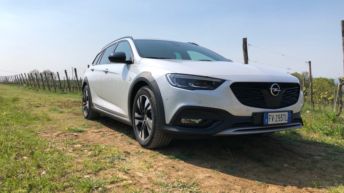 Opel Insignia Country Tourer 2 0 Biturbo Diesel 4x4 210 Cv Prova Su Strada Hdmotori It