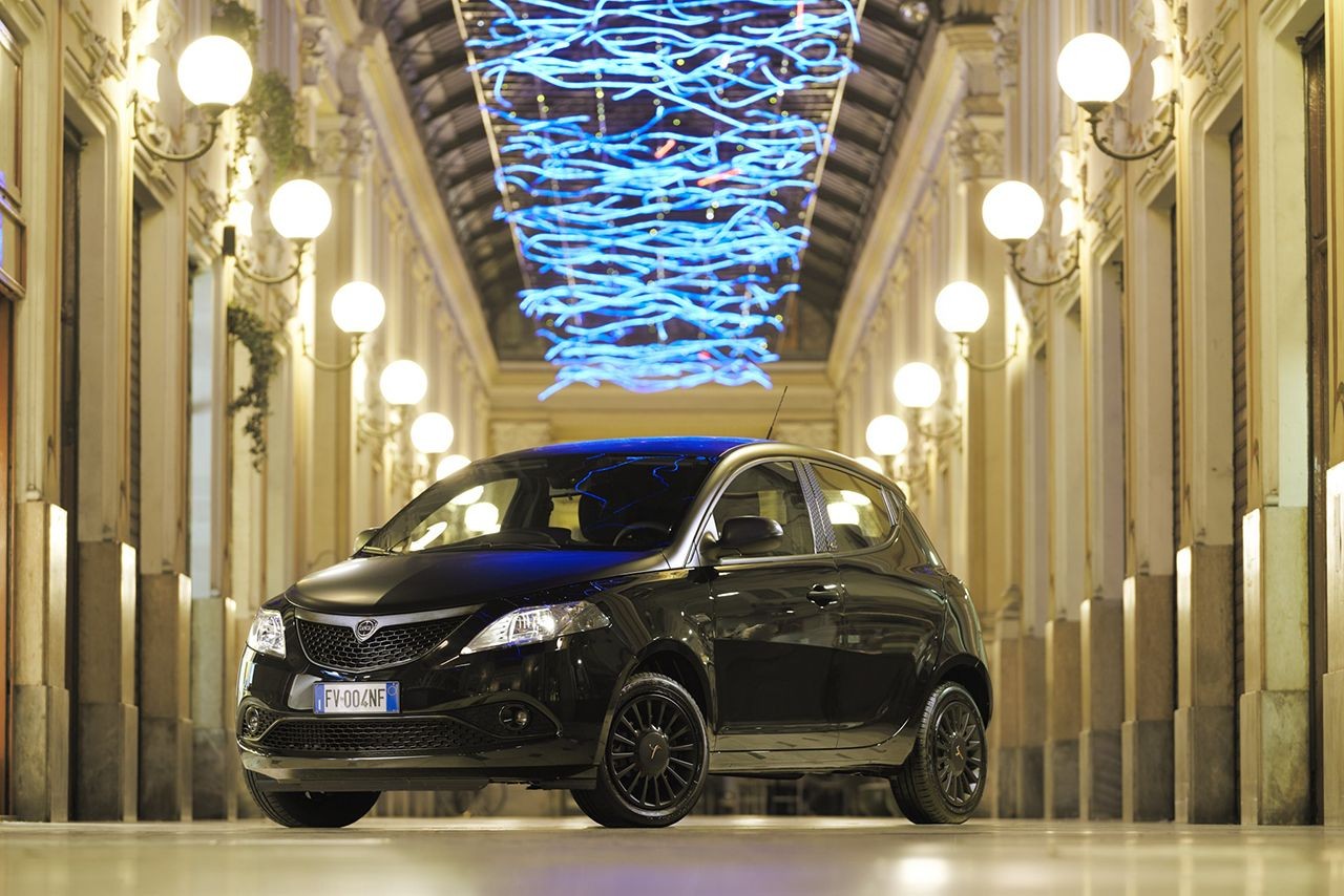 Lancia Ypsilon Black and Noir celebra la segmento B più venduta in Italia 